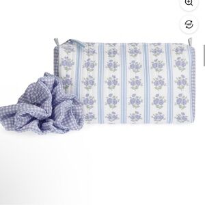 NWT BLUE No Boundaries Floral Patchwork Cosmetic Bag with scrunchie